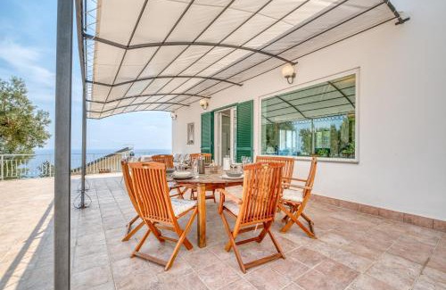 Vigo-Peirano Apartment | Villa Luce del Sol with Pool
