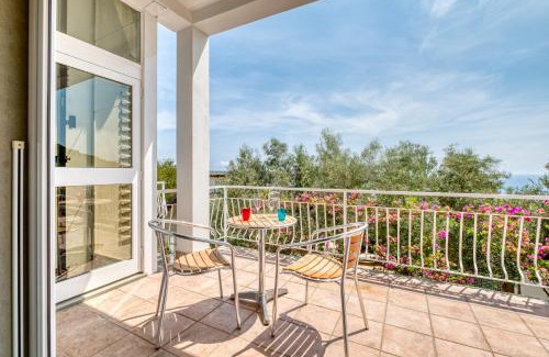 Vigo-Peirano Apartment | Villa Luce del Sol with Pool
