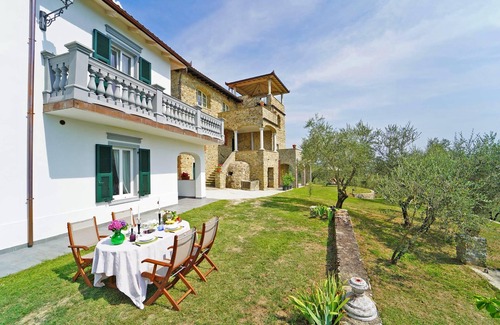 Pontremoli Villa | Villa Ludovica 8 Pax with Free WiFi, BBQ, Terrace, Garden near to Cinque Terre