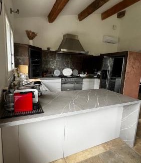 Le Tholonet Apartment | Villa lumineuse avec piscine clim 1ere étage vue panoramique 10min Aix-en-Provence