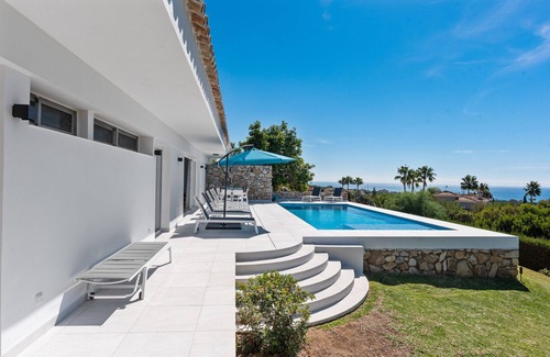 Urbanizacion Hacienda las Chapas Villa | Villa Luna - 5 bed family villa in Las Chapas!