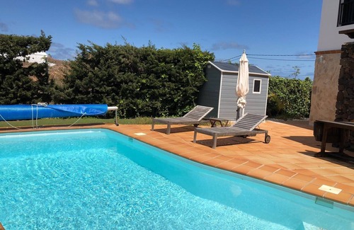 Tinajo House | Villa Macaronima with fantastic views for couples and families