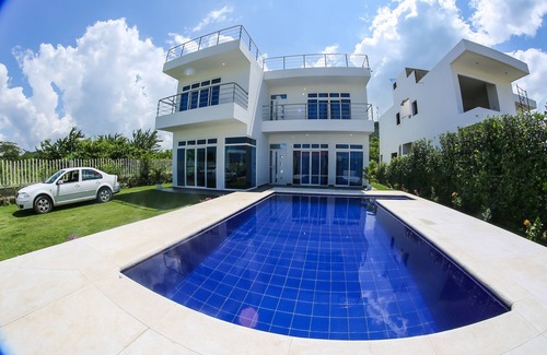 Santa Veronica Cabin | VILLA MANDALAY BEAUTIFUL COTTAGE NEAR THE BEACH