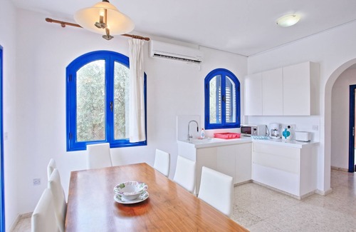 Prodromi Villa | Villa Mandola Rosa: Elegantly decorated, sea views, pool, A/C