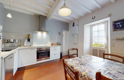 Saint-Laurent-sur-Mer House | Villa Marie