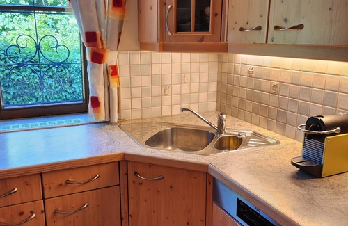 Innsbruck Apartment | Villa Marwa: Apartment Hortensia in the countryside, quiet, walking distance to the center 10 min.