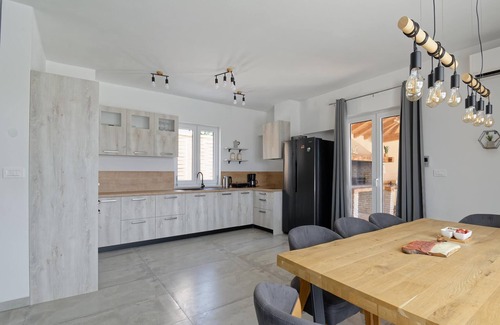 Jadreski Villa | Villa Matthias - 8 Personen, 3 Schlafzimmer, Privater Pool, Grill