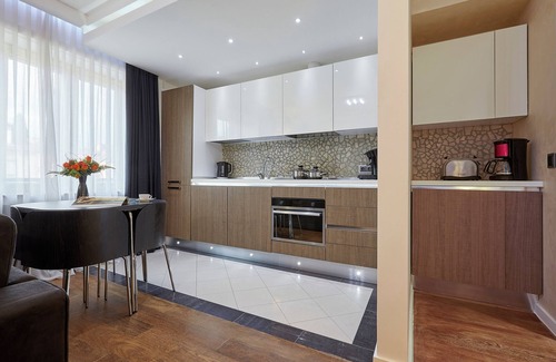 Hollerich Apartment | Villa Medici 11 One-Bedroom Apartment (4 Adults)