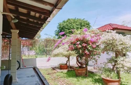 Sungai Pelek House | Villa Medina Lake Bungalow 15 pax Bagan Lalang