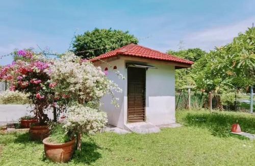 Sungai Pelek House | Villa Medina Lake Bungalow 15 pax Bagan Lalang