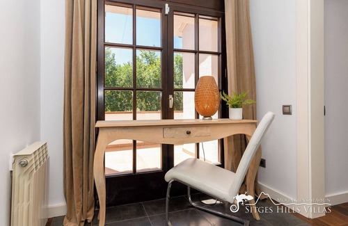 Olivella Villa | Villa Mediterranea -Large Garden, Pool and Hot tub