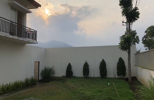 Sidomulyo House | Villa metro (close with alun alun batu city, jatim park, flower garden)
