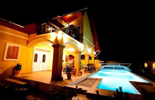 Siofok Aranypart Villa | Villa Mikes Siófok