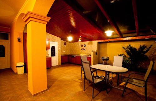 Siofok Aranypart Villa | Villa Mikes Siófok