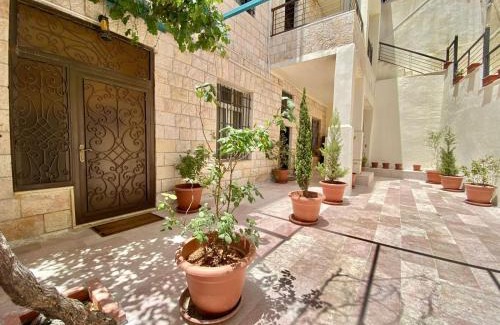 Amman Apartment | Villa Mira Guesthouse 1 - Downtown Central Amman - AL DIYRIH