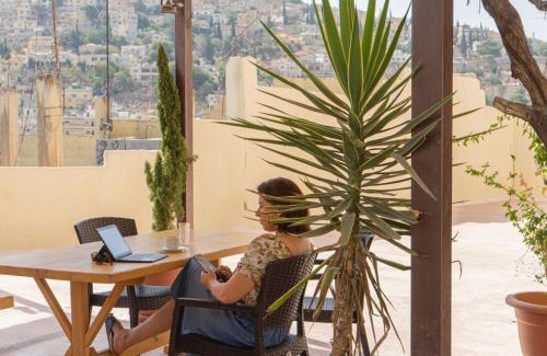 Amman Apartment | Villa Mira Guesthouse 1 - Downtown Central Amman - AL DIYRIH
