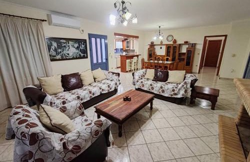 Tselendata House | Villa Mirella