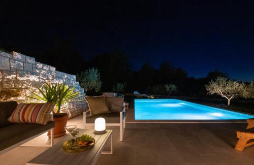 Sutivan Villa | Villa Mista