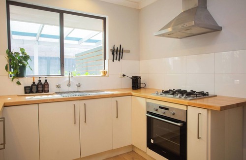 Tuart Hill Villa | Villa Moldavia: Lovingly curated suburban green oasis by the City & beach
