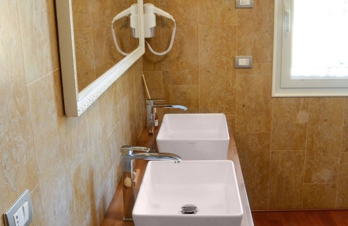 Cavalcaselle House | Villa Montenero