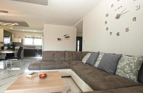 Galizana House | Villa Monteci 2052