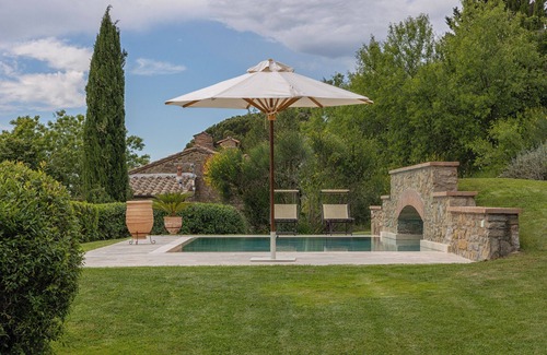 Cortona Villa | Villa Mulinoavento with magnificent view 5 minutes walking downtown