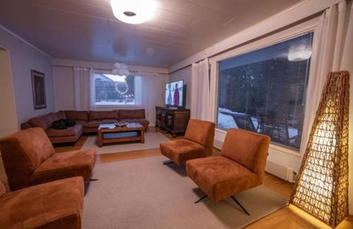Seinajoki Villa | Villa Närhi 230 m2 upea talo rauhallisella alueella