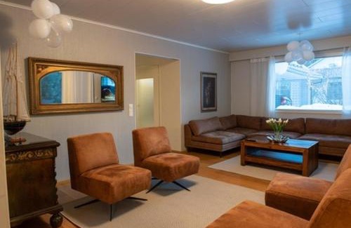 Seinajoki Villa | Villa Närhi 230 m2 upea talo rauhallisella alueella
