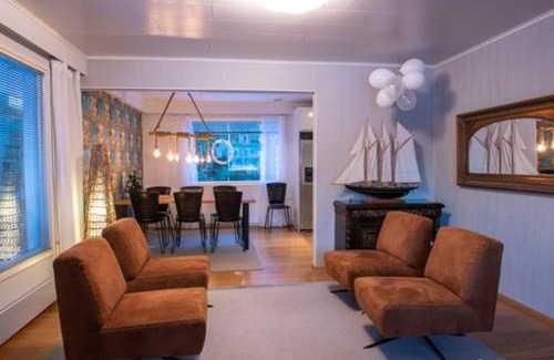 Seinajoki Villa | Villa Närhi 230 m2 upea talo rauhallisella alueella