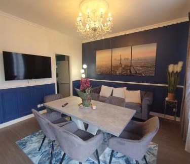 Pantin Villa | Villa Napoleon