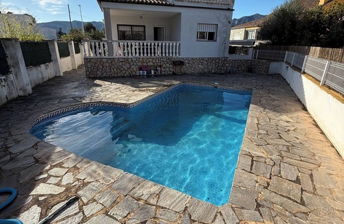 Gandia Ski Chalet | Villa near the beach to enjoy the sea and the mountains.