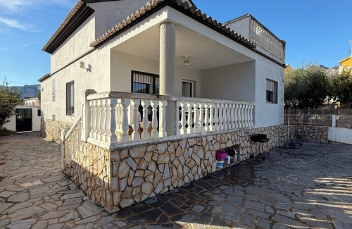 Gandia Ski Chalet | Villa near the beach to enjoy the sea and the mountains.