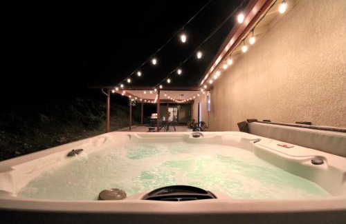 Oakhurst Villa | Villa near Yosemite & bass lake w/Hot Tub/EVcharge