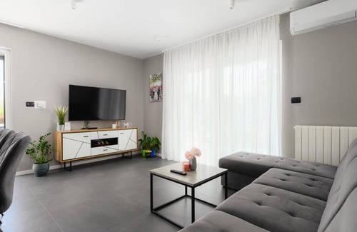 Becici House | Villa Nela