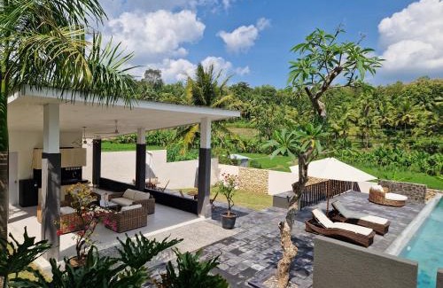 Banjarasri Villa | Villa Norwegia - pool with panorama rice field view