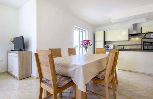 Drnis Villa | Villa Oasis near Krka Waterfalls