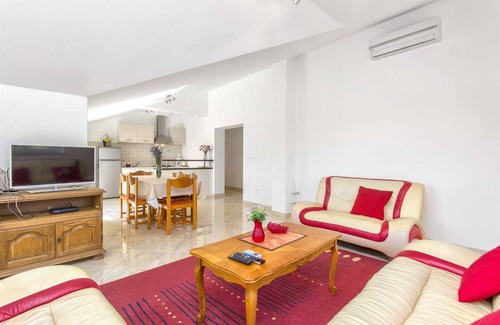 Drnis Villa | Villa Oasis near Krka Waterfalls