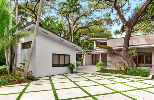 Northeast Coconut Grove Villa | Villa Oasis