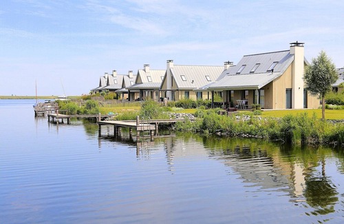 Tholen House | Villa Oesterdam Deluxe | Sleeps 8