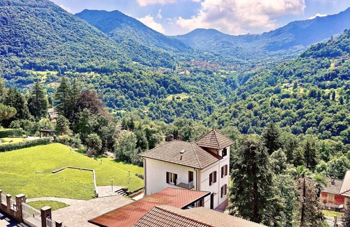 Dizzasco Villa | Villa Oleandra with panoramic view,big garden& swimming pool