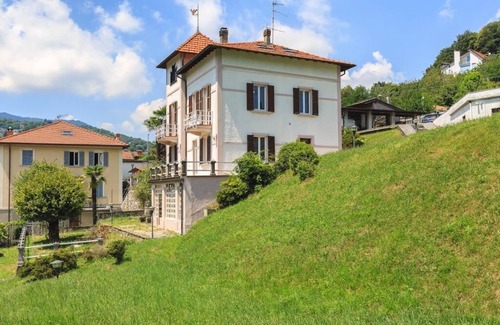 Dizzasco Villa | Villa Oleandra with panoramic view,big garden& swimming pool