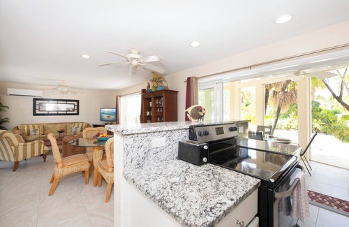 Rum Point House | Villa on Bioluminescent Bay, short walk to Rum Point beach, Free Kayaks, 4 bikes