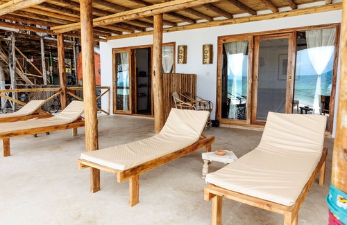 Jambiani Villa | Villa on the beach with wooden terrace and ocean view