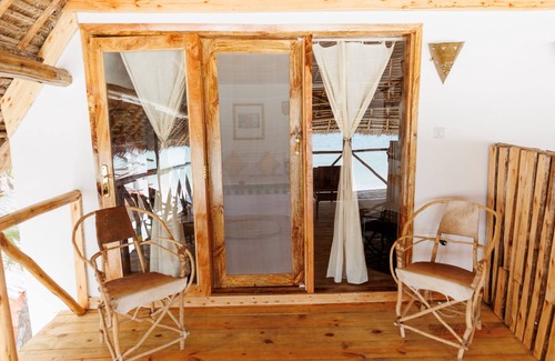 Jambiani Villa | Villa on the beach with wooden terrace and ocean view
