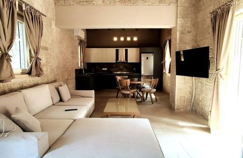 Frinion Villa | Villa *ONEIRO*/5 min from town and sea/Mountain view