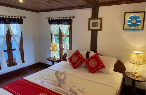 Luang Prabang Hotel | Villa Ouis NamKhan Riverside