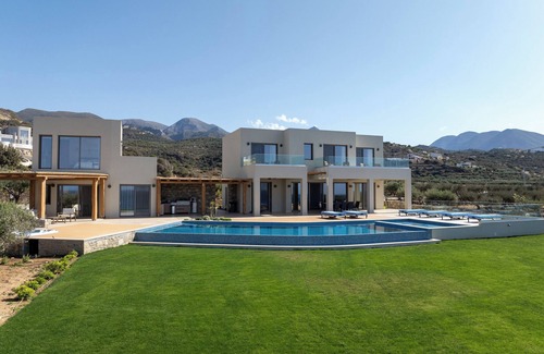 Pefki Villa | Villa Paradiso your luxurious escape - create cherished memories for a lifetime!
