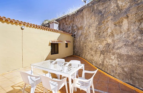 Galdar Villa | Villa Palomino - Sleeps 4 - Parking - Pet Friendly