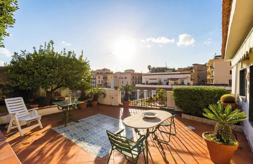 Vittorio Emanuele Apartment | Villa Paola - Hidden Panoramic Garden and Terraces by Napoliapartments