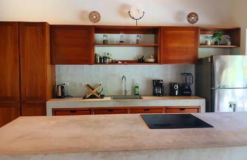Limon House | Villa Paraíso 3 bed, 2 bath w/pool and AC-15 min from Punta Uva